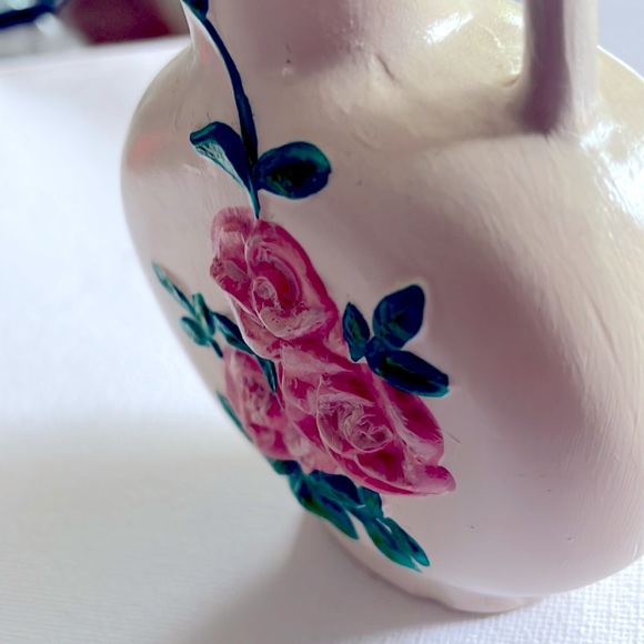 Handmaid and Hand-painted Small Vase. - Picture 2 of 6